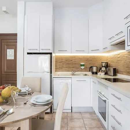 Ξενοδοχείο με διαμερίσματα Royal Sunset Club 4*